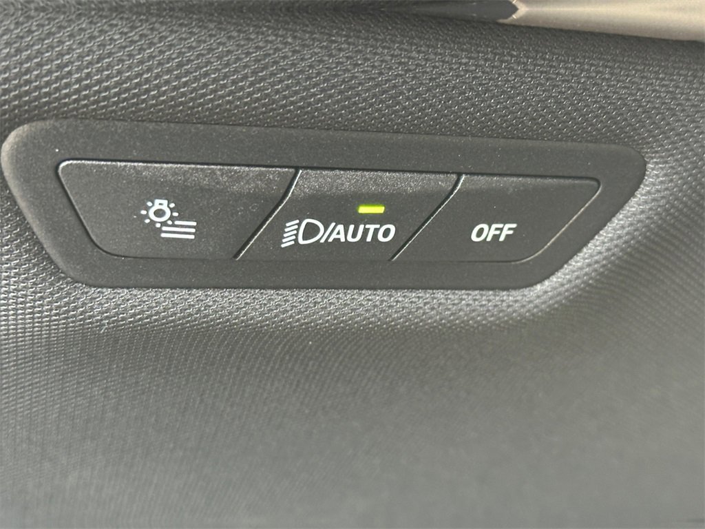 Used 2023 BMW iX xDrive50 w/ Premium Package image 29