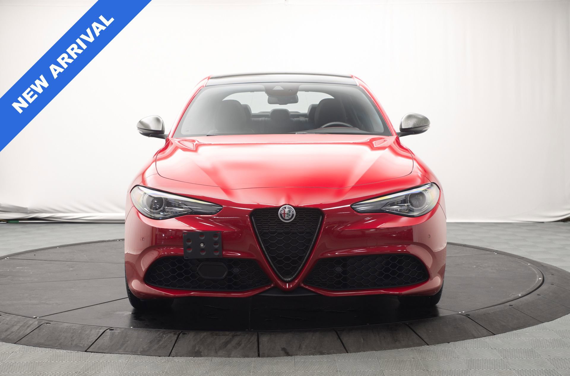 Used 2023 Alfa Romeo Giulia Estrema image 8