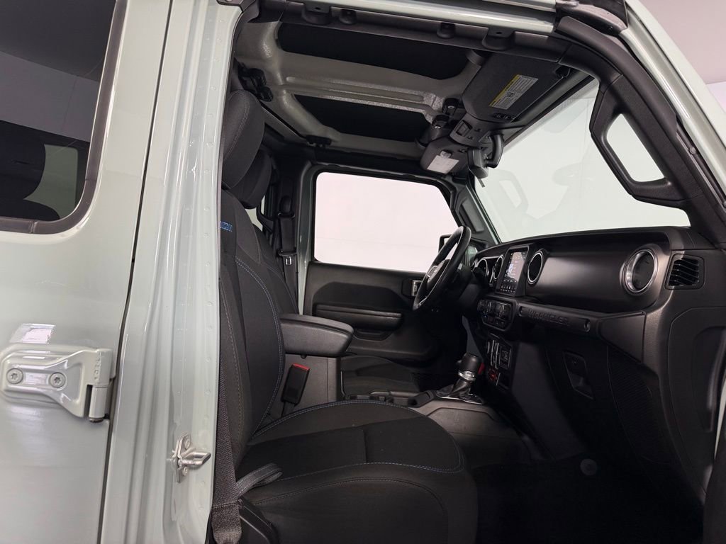 Certified 2023 Jeep Wrangler Unlimited Rubicon 4xe w/ Cold Weather Group image 31