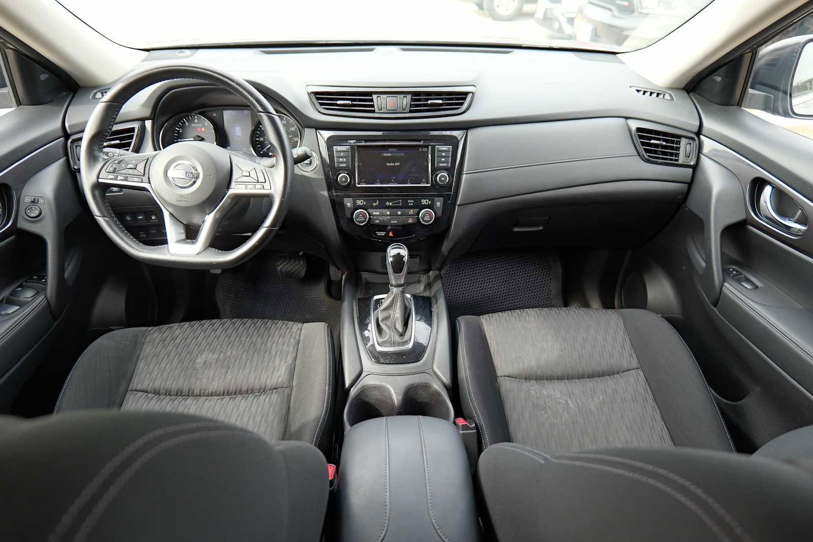 Used 2020 Nissan Rogue SV image 25