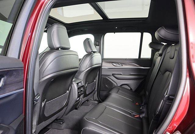New 2025 Jeep Grand Cherokee Limited image 10