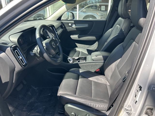 Certified 2025 Volvo XC40 B5 Plus image 17