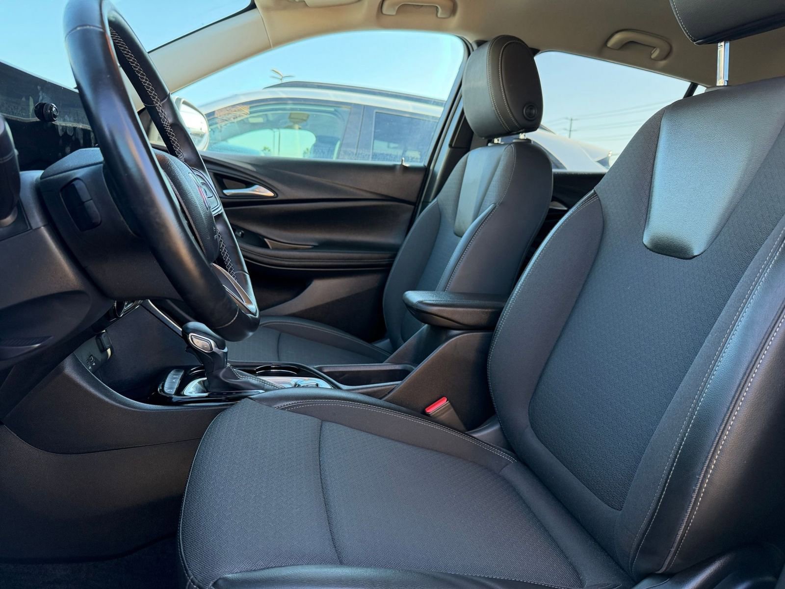 Used 2025 Buick Encore GX Preferred image 24