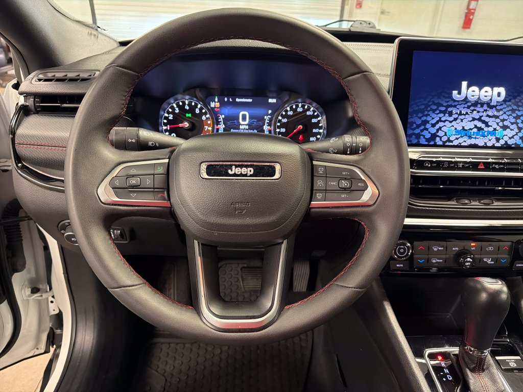 Used 2025 Jeep Compass Trailhawk AWD/4WD image 28