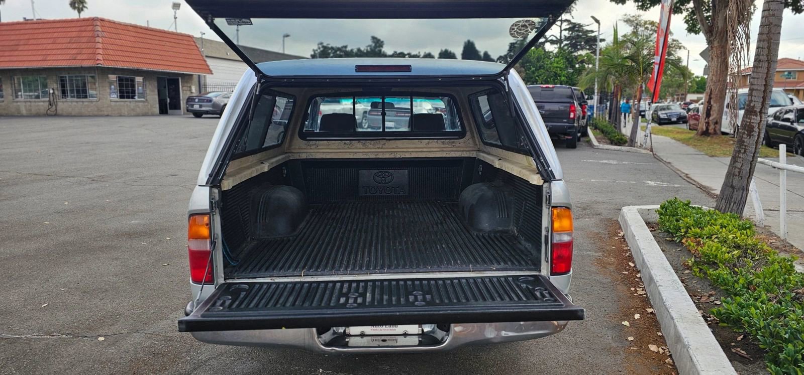 Used 2000 Toyota Tacoma 2WD Regular Cab image 10