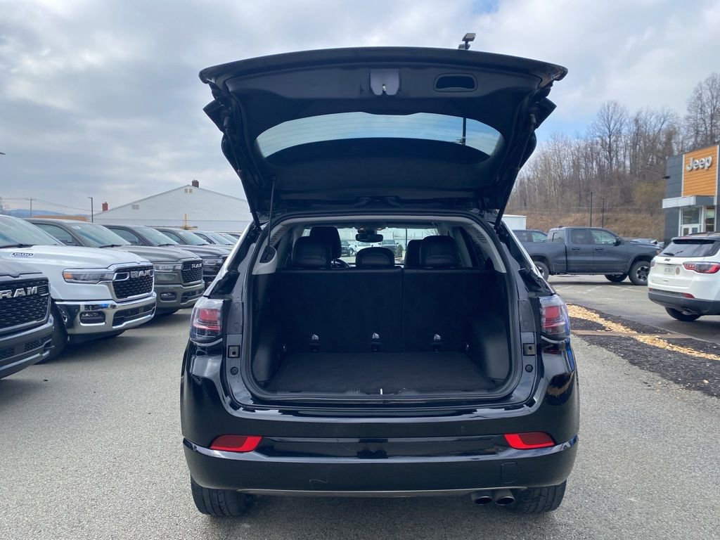 Used 2022 Jeep Compass Limited w/ Elite Group image 13