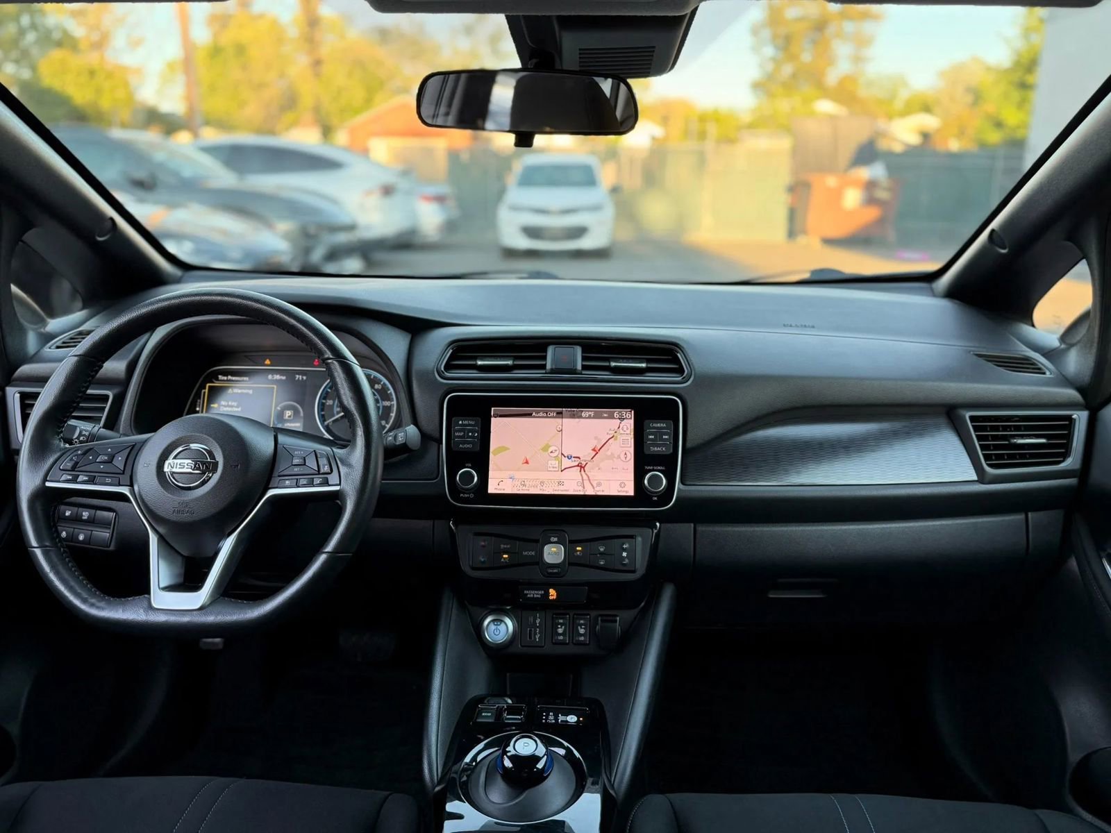 Used 2022 Nissan Leaf SV image 11