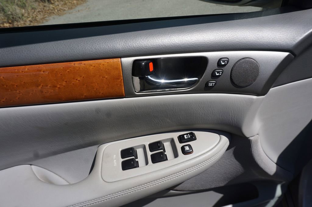 Used 2005 Lexus ES 330 image 3