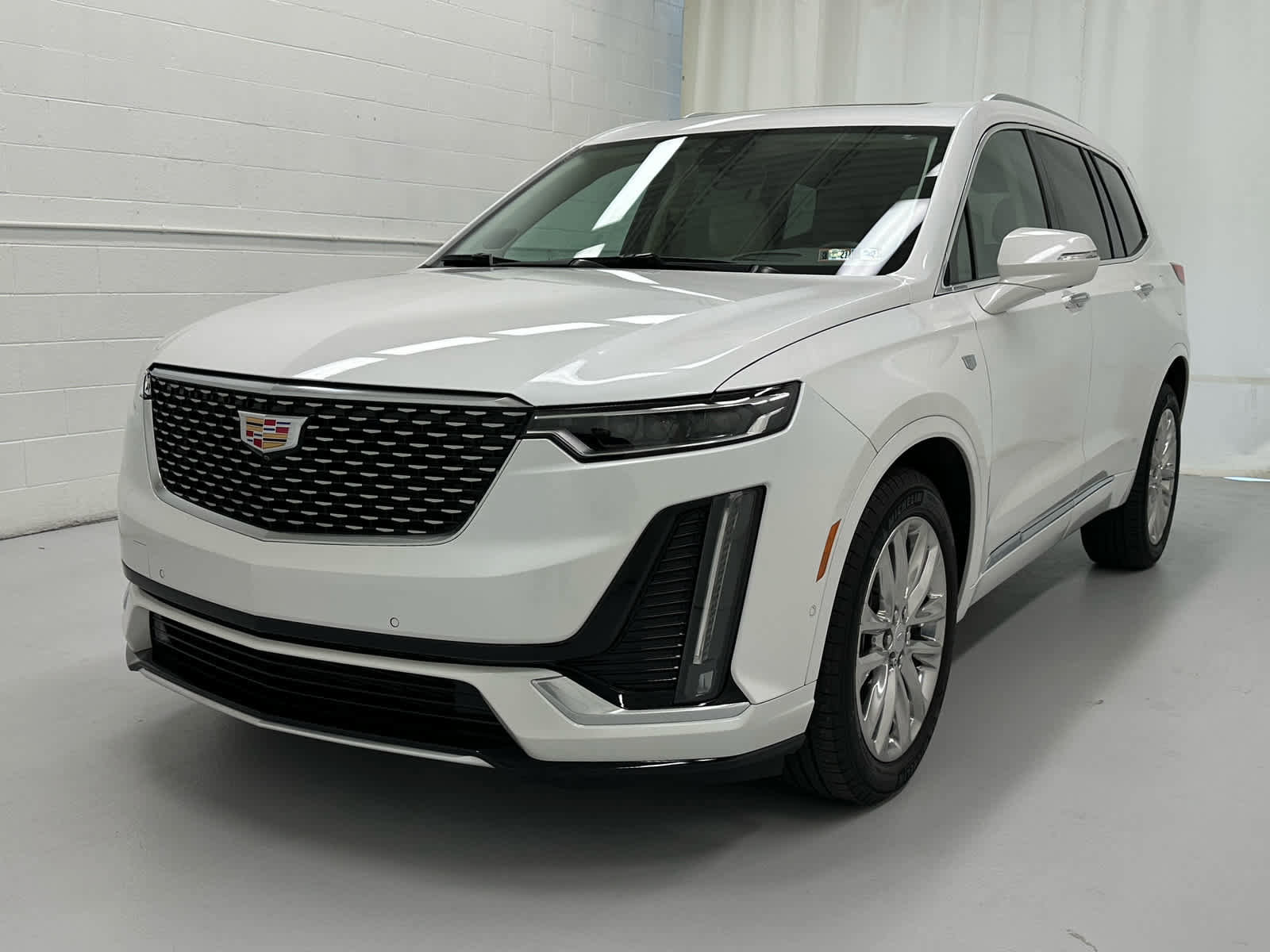 Used 2023 Cadillac XT6 Premium Luxury w/ Technology Package image 4