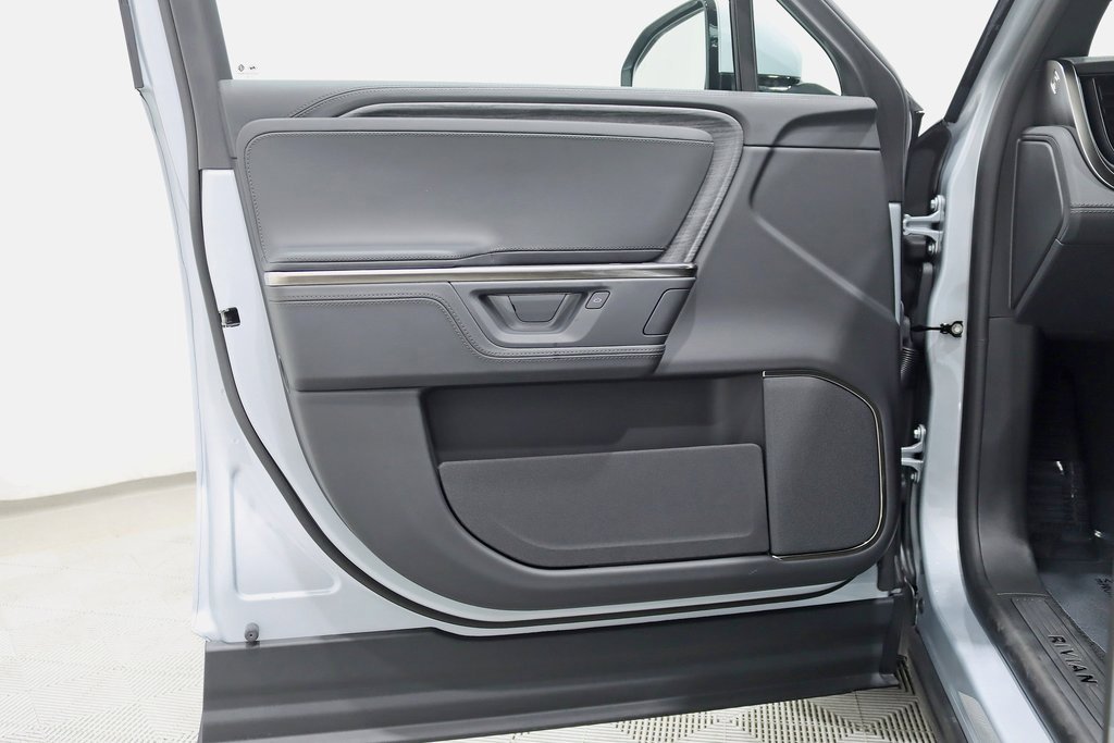 Used 2025 Rivian R1S Adventure image 31