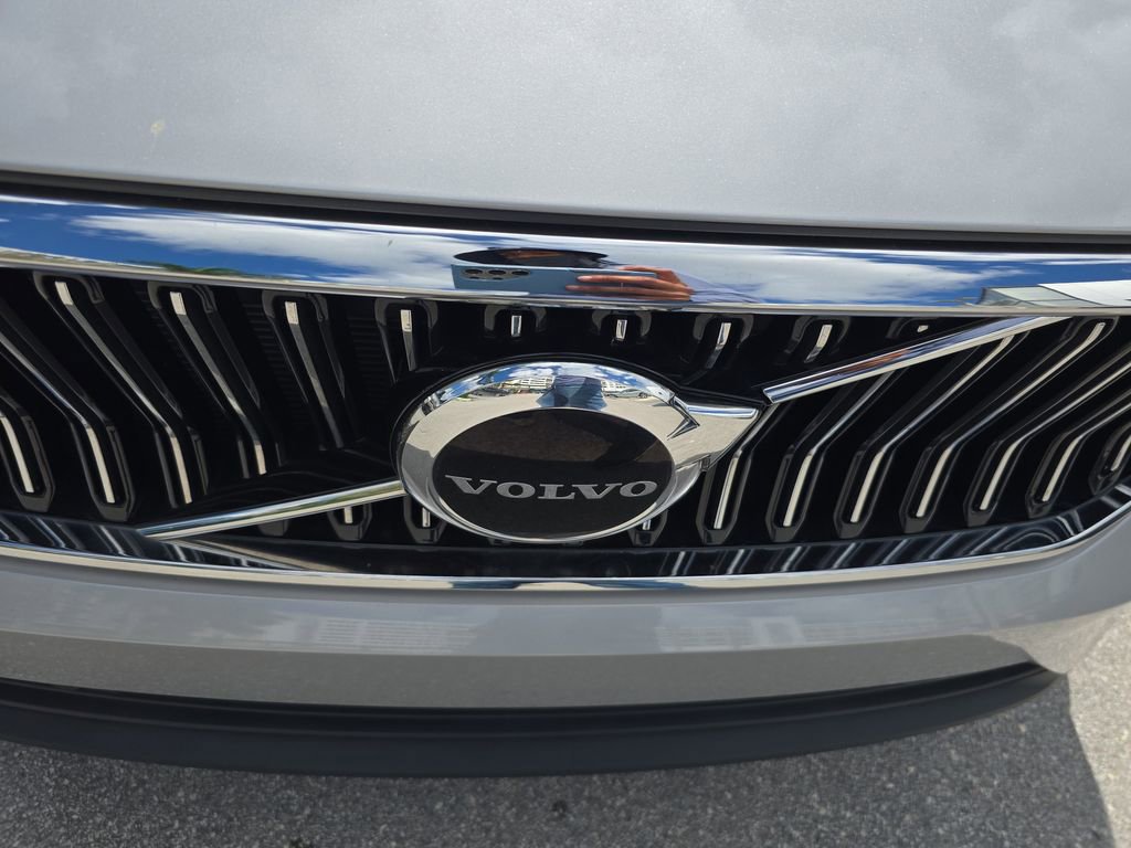 Used 2023 Volvo XC40 B5 Plus w/ Protection Package Premier image 11