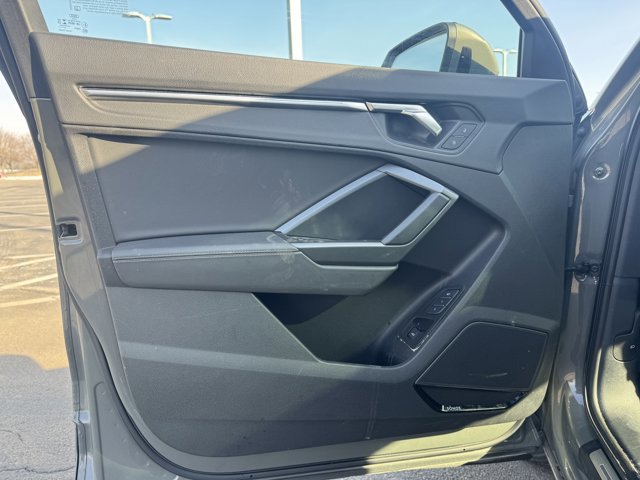 Used 2023 Audi Q3 2.0T Premium Plus w/ Premium Plus Package image 9