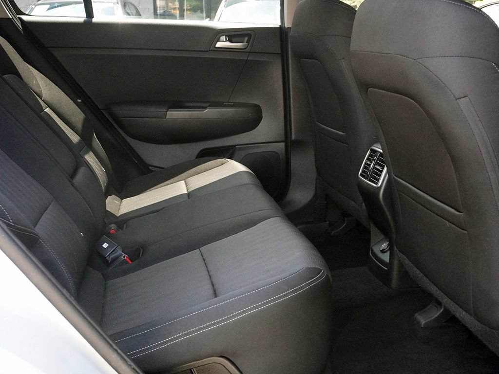Used 2020 Kia Sportage LX AWD/4WD image 30