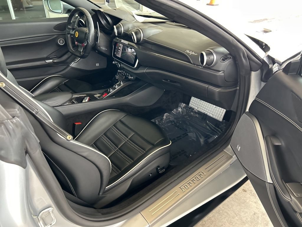 Used 2019 Ferrari Portofino RWD image 44