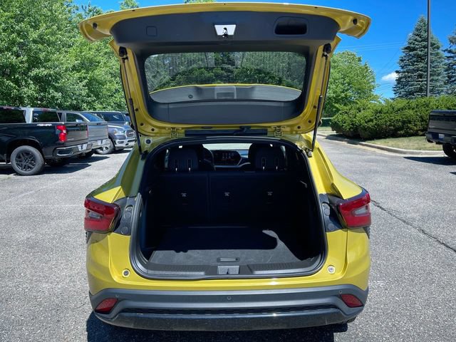 Used 2025 Chevrolet Trax RS FWD image 23