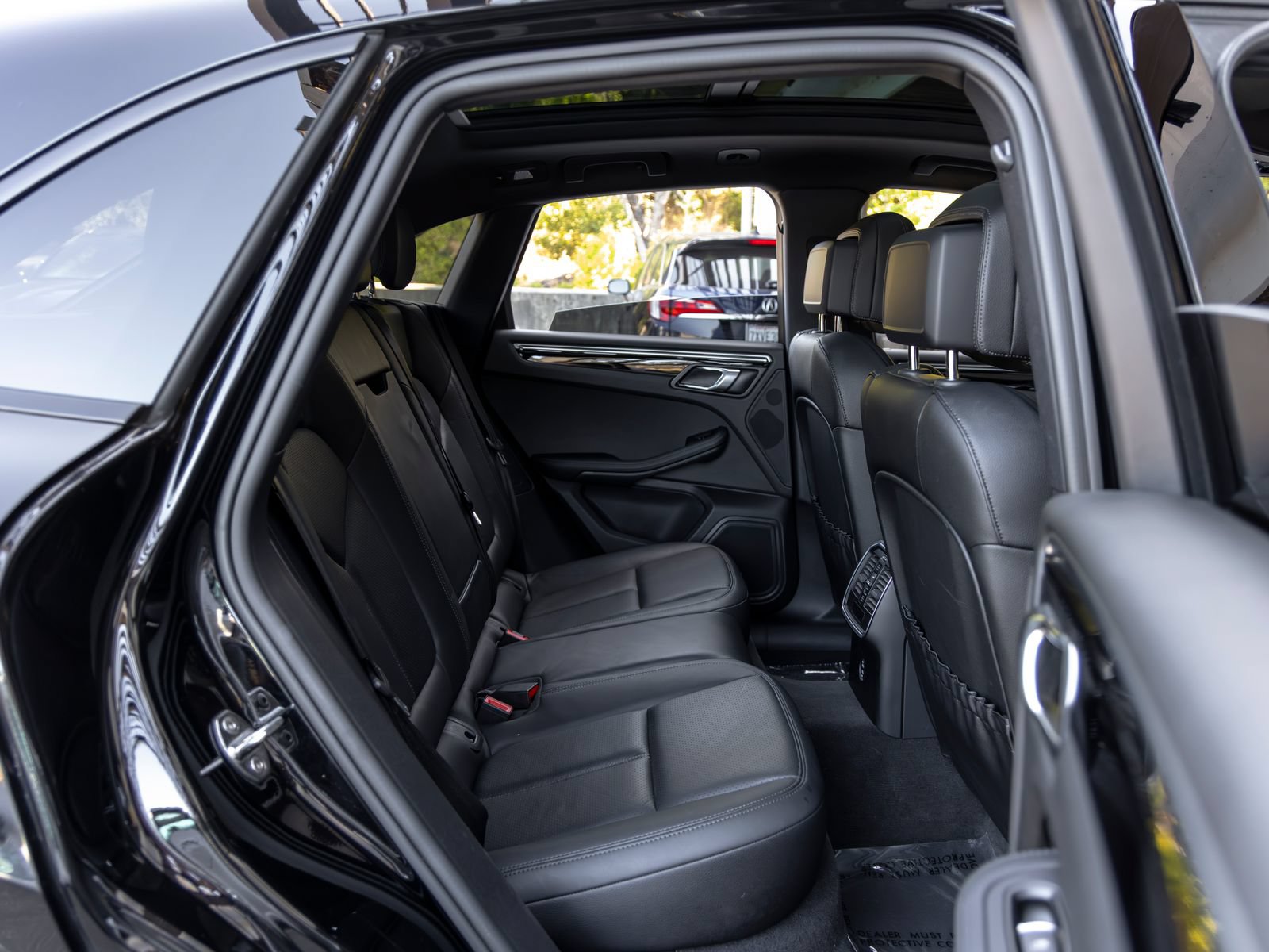 Certified 2023 Porsche Macan AWD/4WD image 48