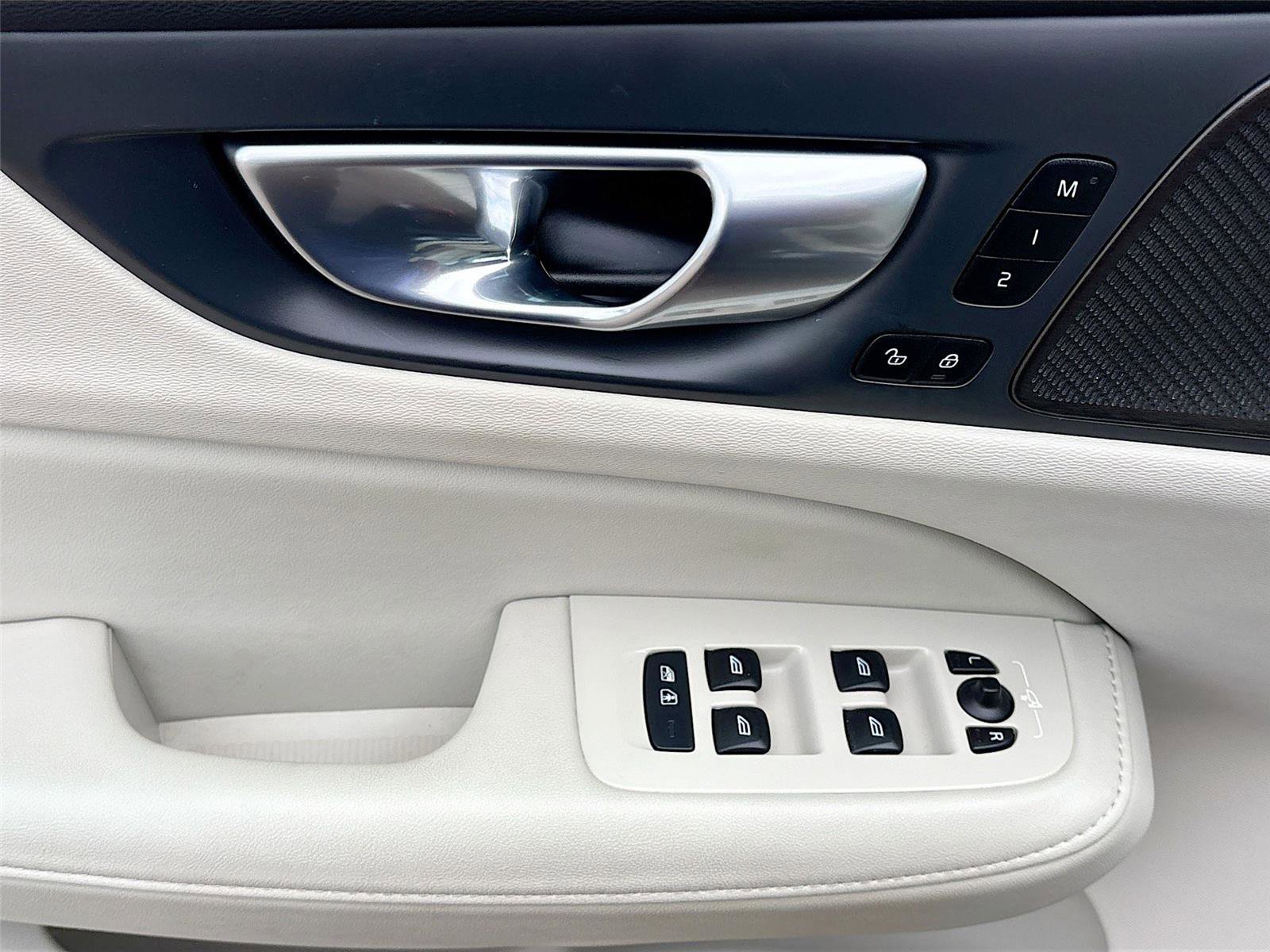 Used 2025 Volvo V60 B5 Cross Country Plus AWD/4WD image 18