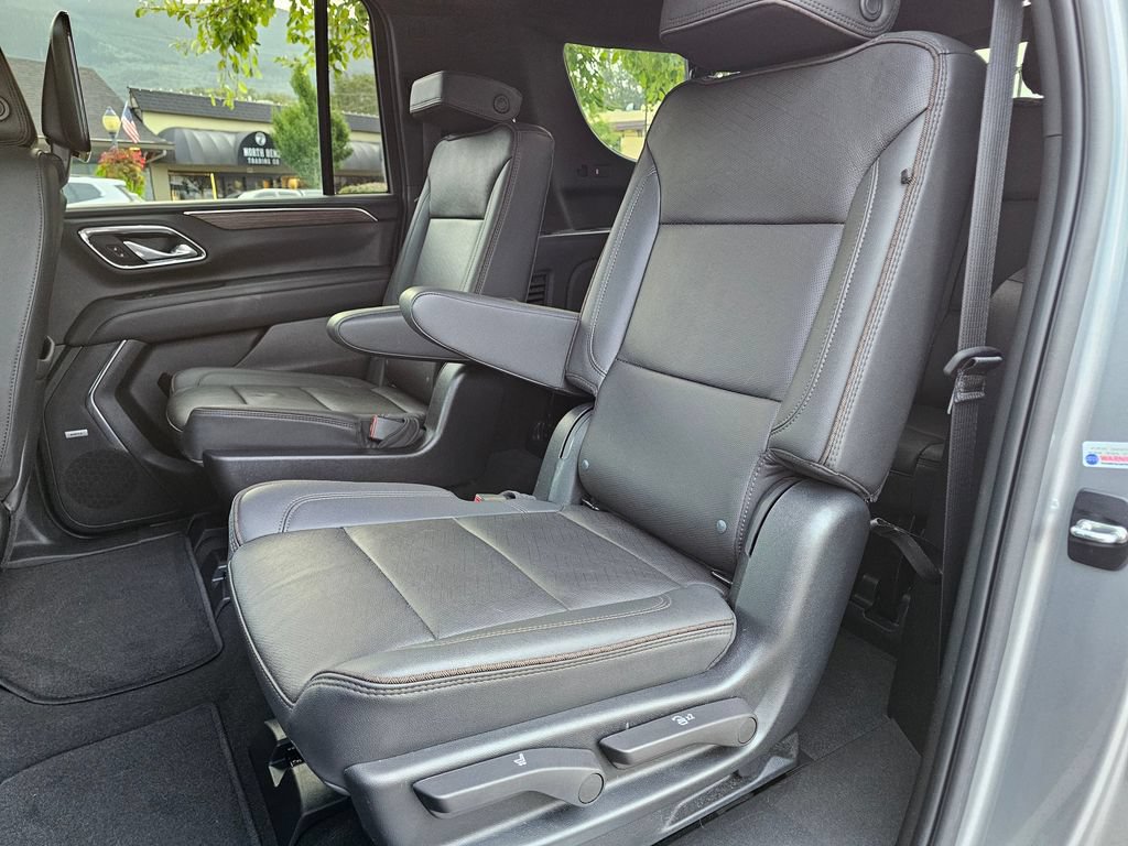 Used 2023 Chevrolet Suburban High Country w/ Premium Package 2 AWD/4WD image 22