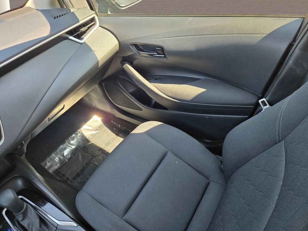 Used 2025 Toyota Corolla LE FWD image 14