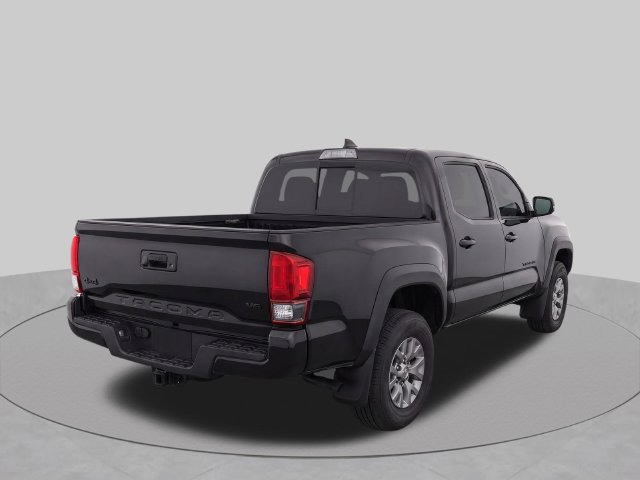 Used 2018 Toyota Tacoma SR5 AWD/4WD image 3