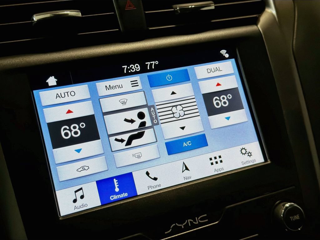 Used 2019 Ford Fusion SE FWD image 18
