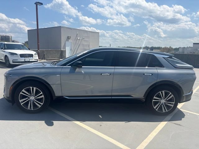 Used 2025 Cadillac Lyriq Luxury w/ LPO, Floor Liner Package AWD/4WD image 2