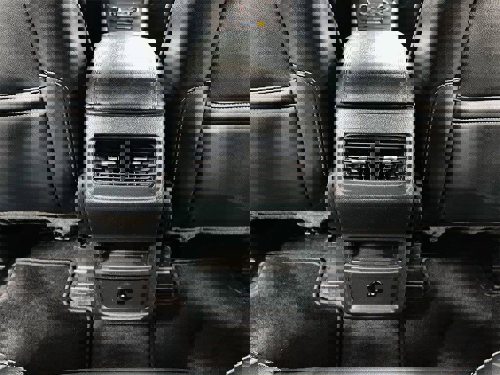 Used 2024 Ford Edge SEL image 20