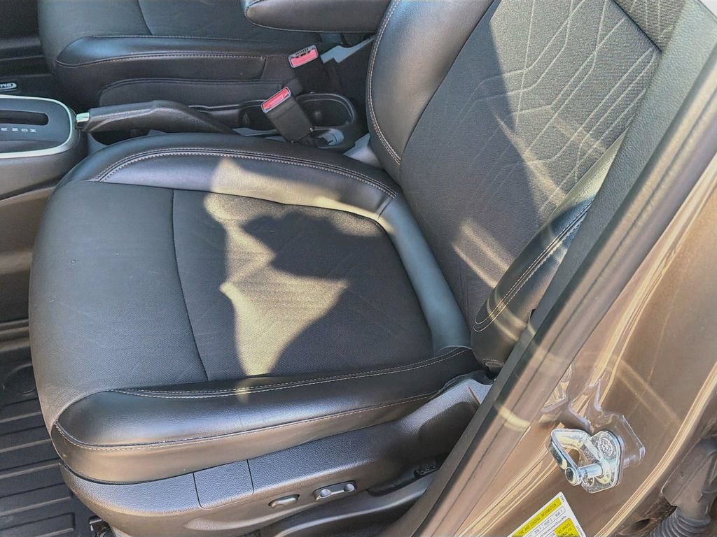 Used 2022 Chevrolet Trax LT w/ Sport Edition AWD/4WD image 19