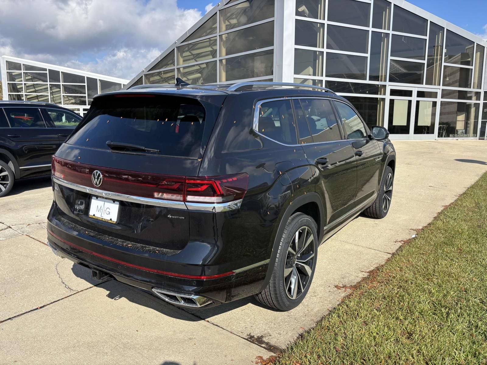 New 2026 Volkswagen Atlas SEL Premium R-Line AWD/4WD image 7