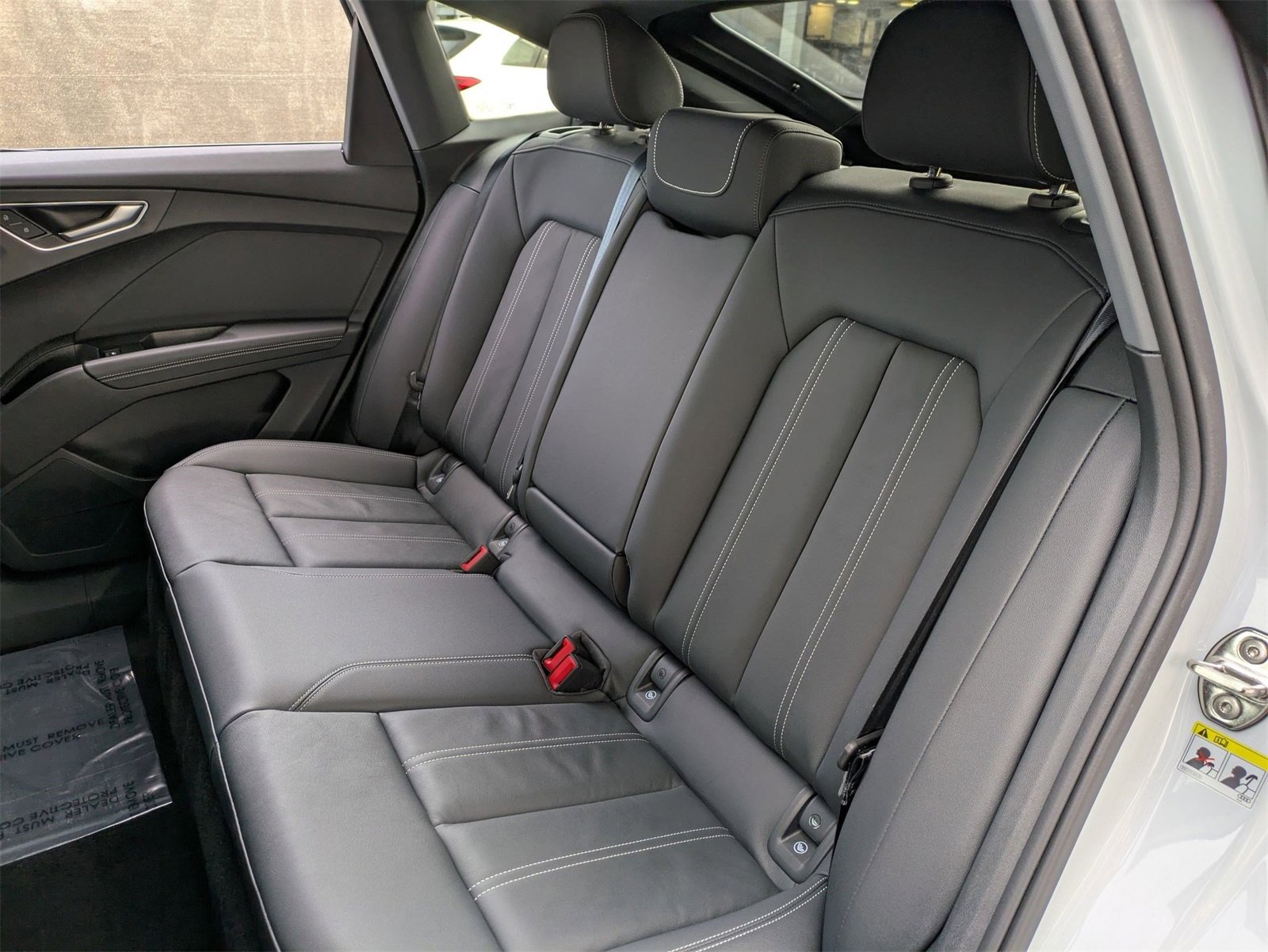 Used 2025 Audi Q4 e-tron Prestige image 31