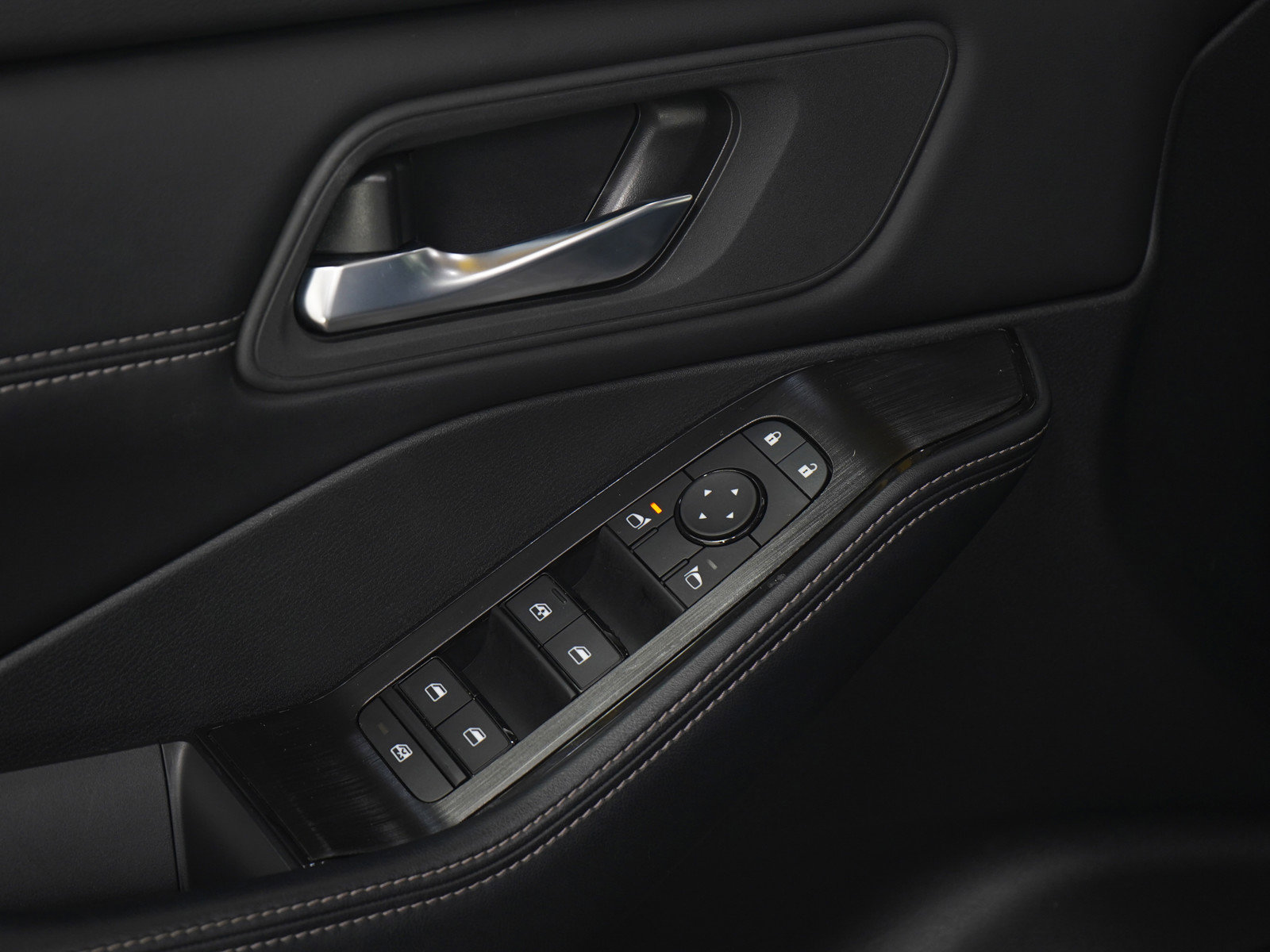 Used 2024 Nissan Rogue SV w/ SV Premium Package image 22