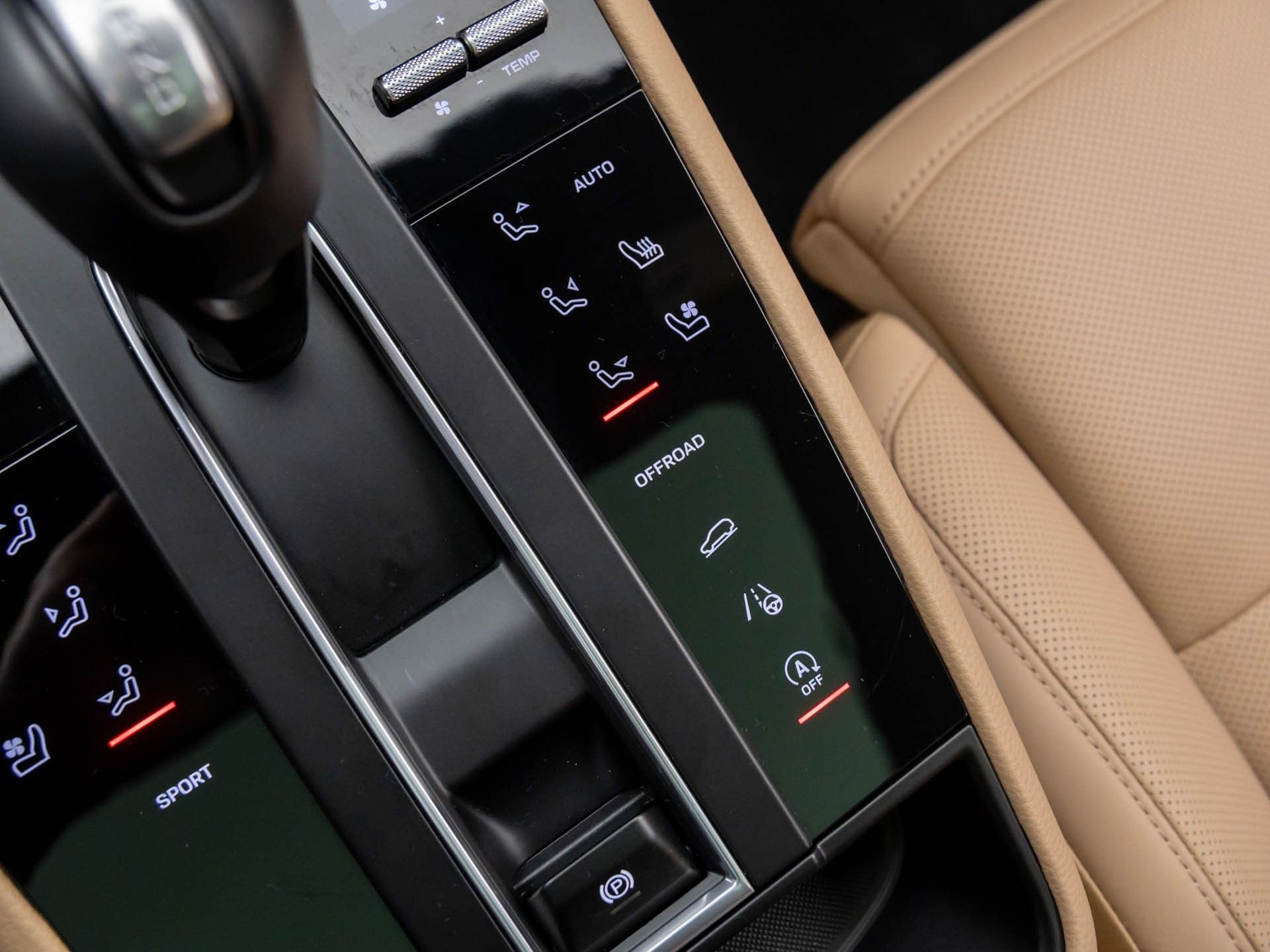 Certified 2025 Porsche Macan image 22