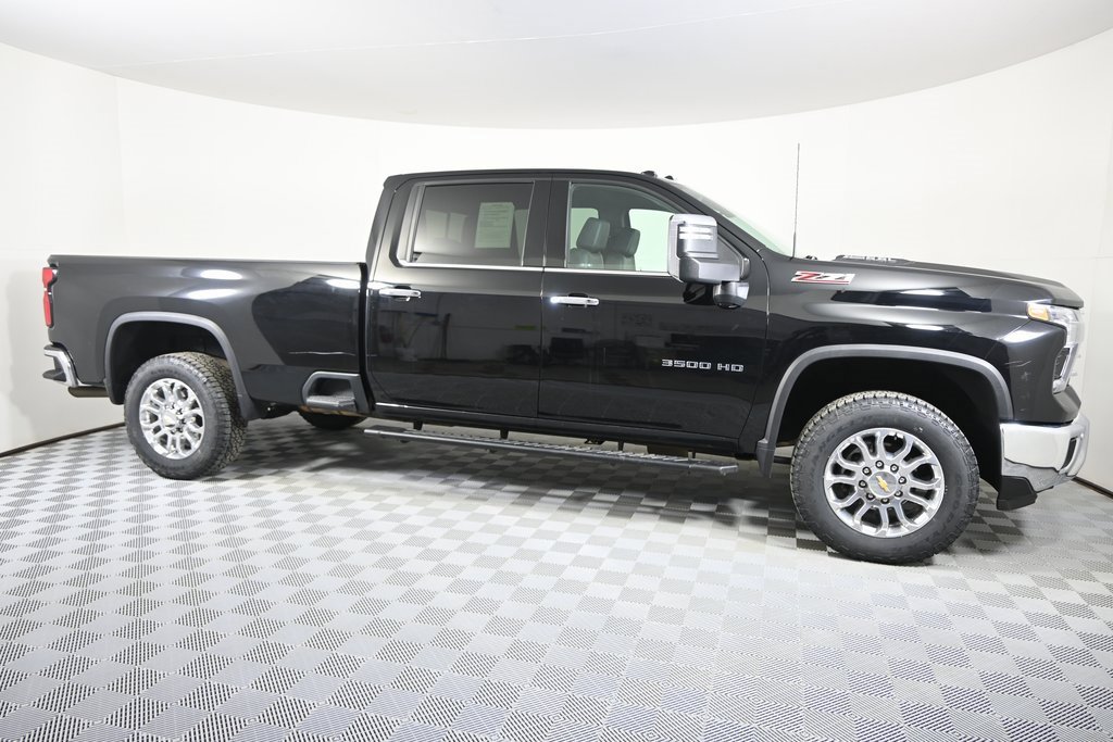Used 2024 Chevrolet Silverado 3500 LTZ w/ LTZ Plus Package image 9