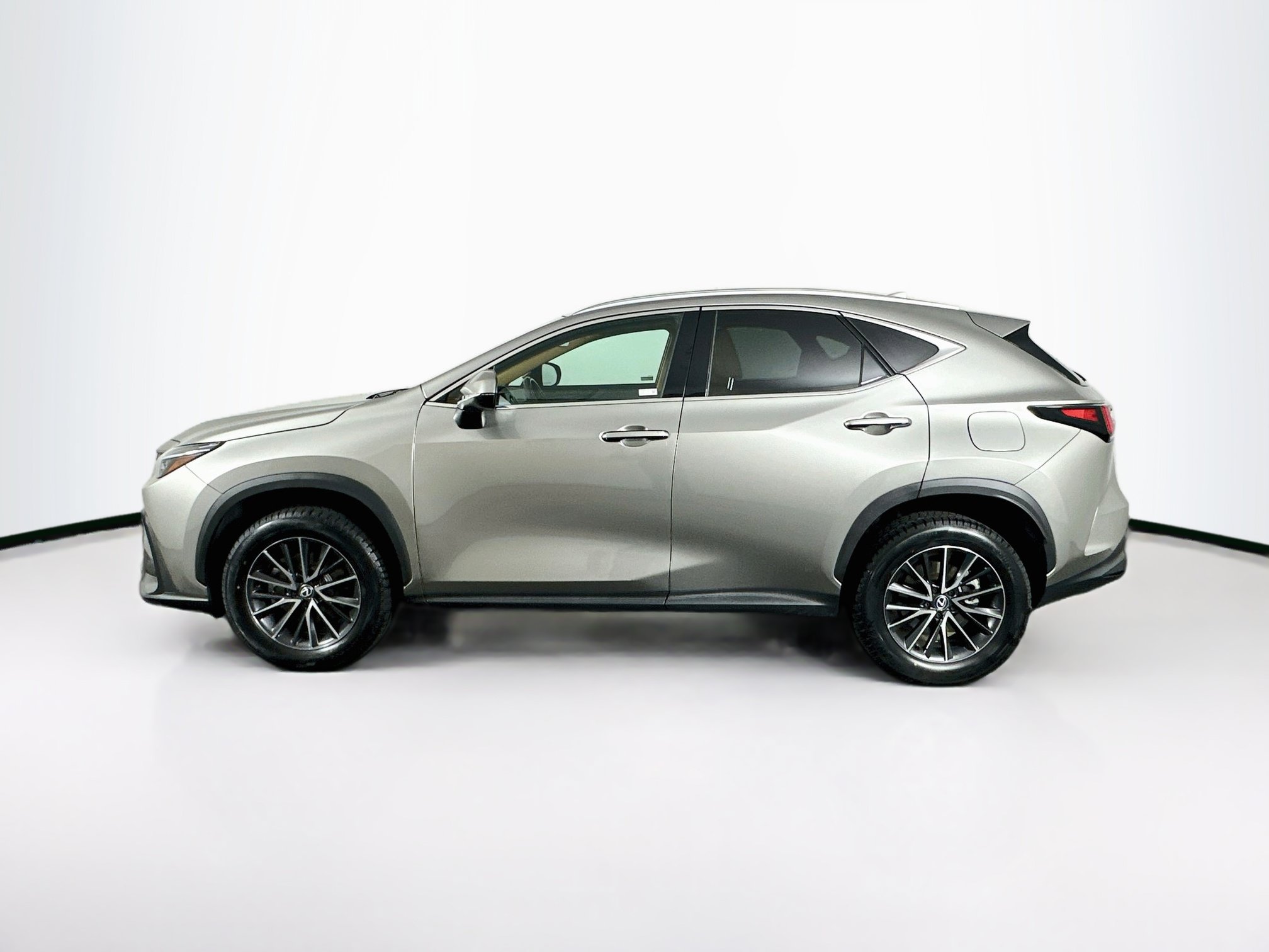 Used 2024 Lexus NX 250 FWD image 4
