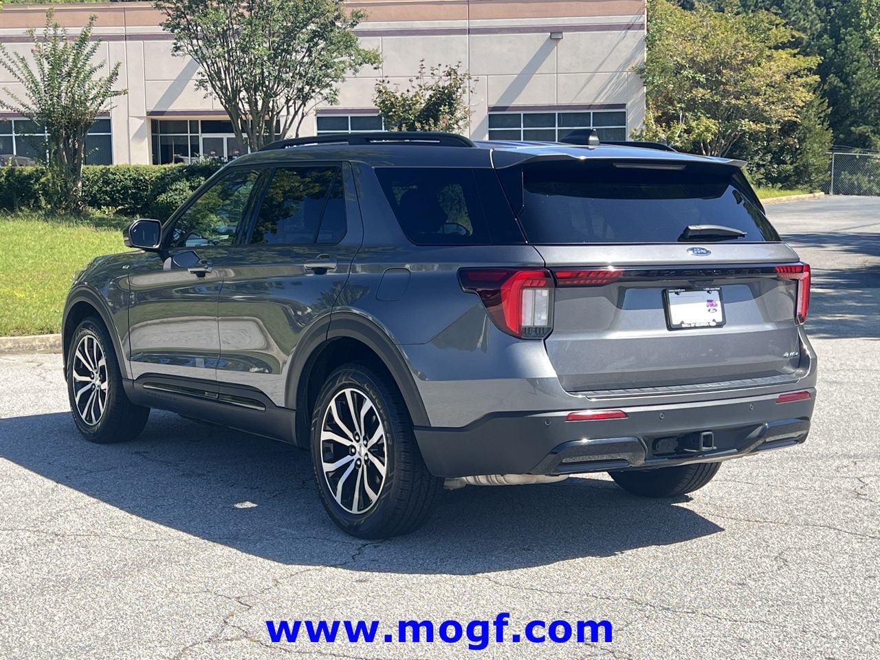 Certified 2025 Ford Explorer ST-Line AWD/4WD image 2