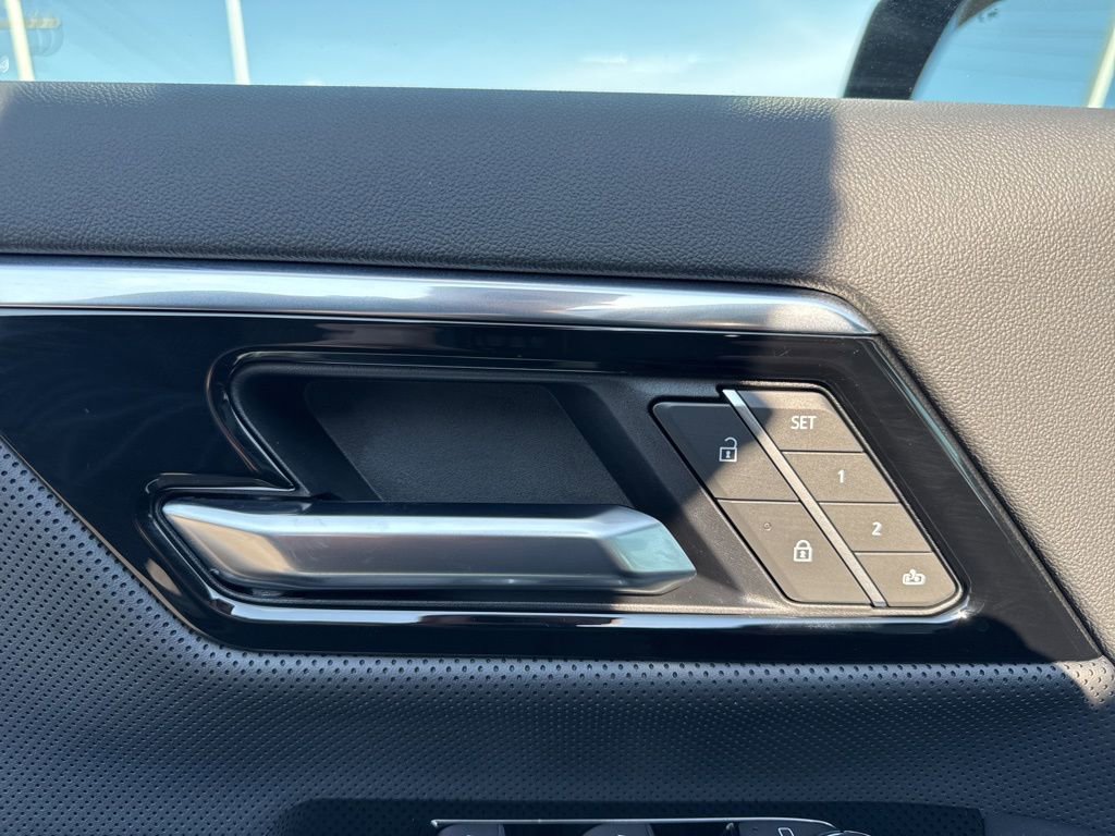 Used 2025 GMC Sierra EV Denali image 11