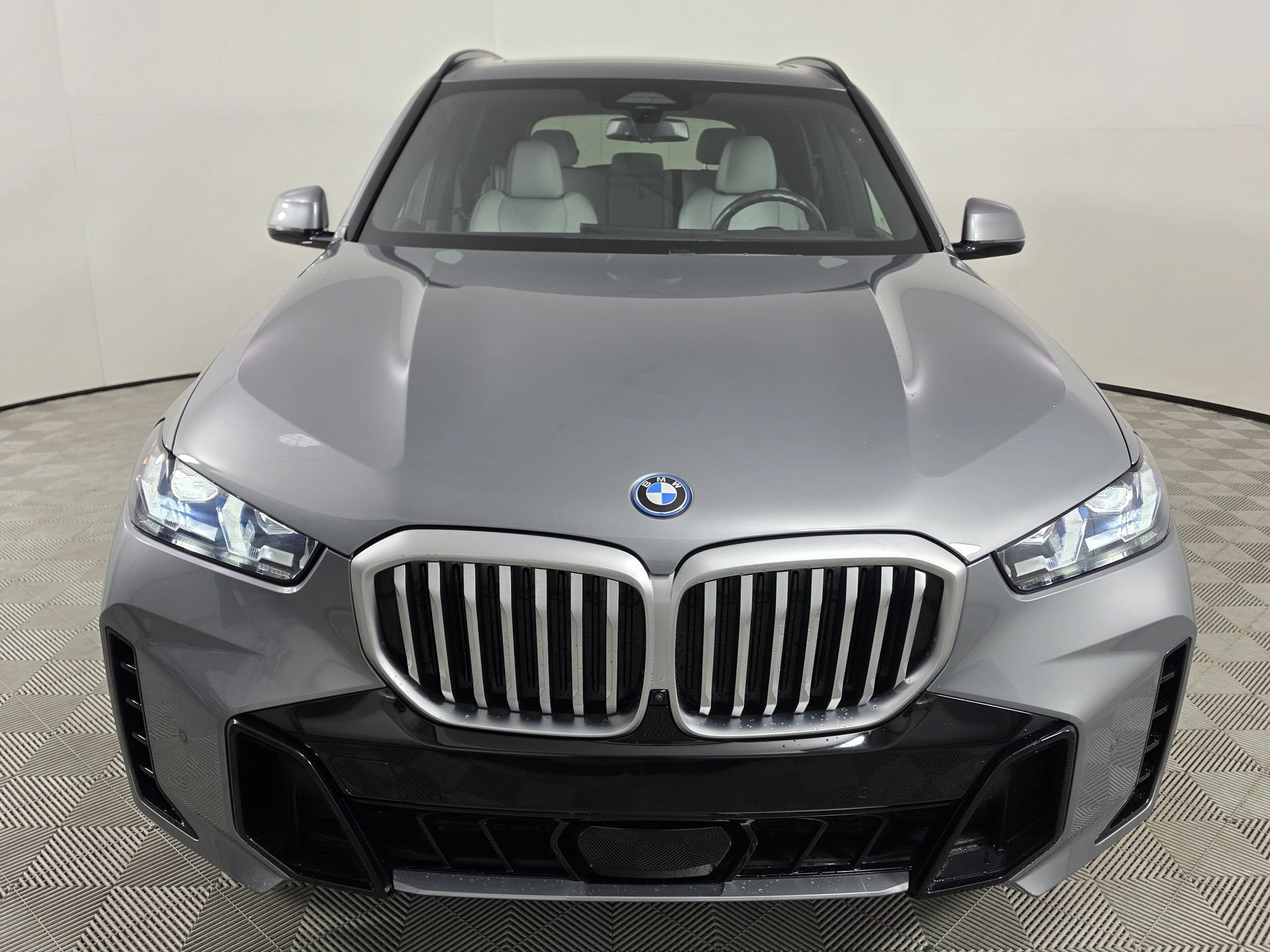 Used 2025 BMW X5 xDrive50e w/ M Sport Package AWD/4WD image 33