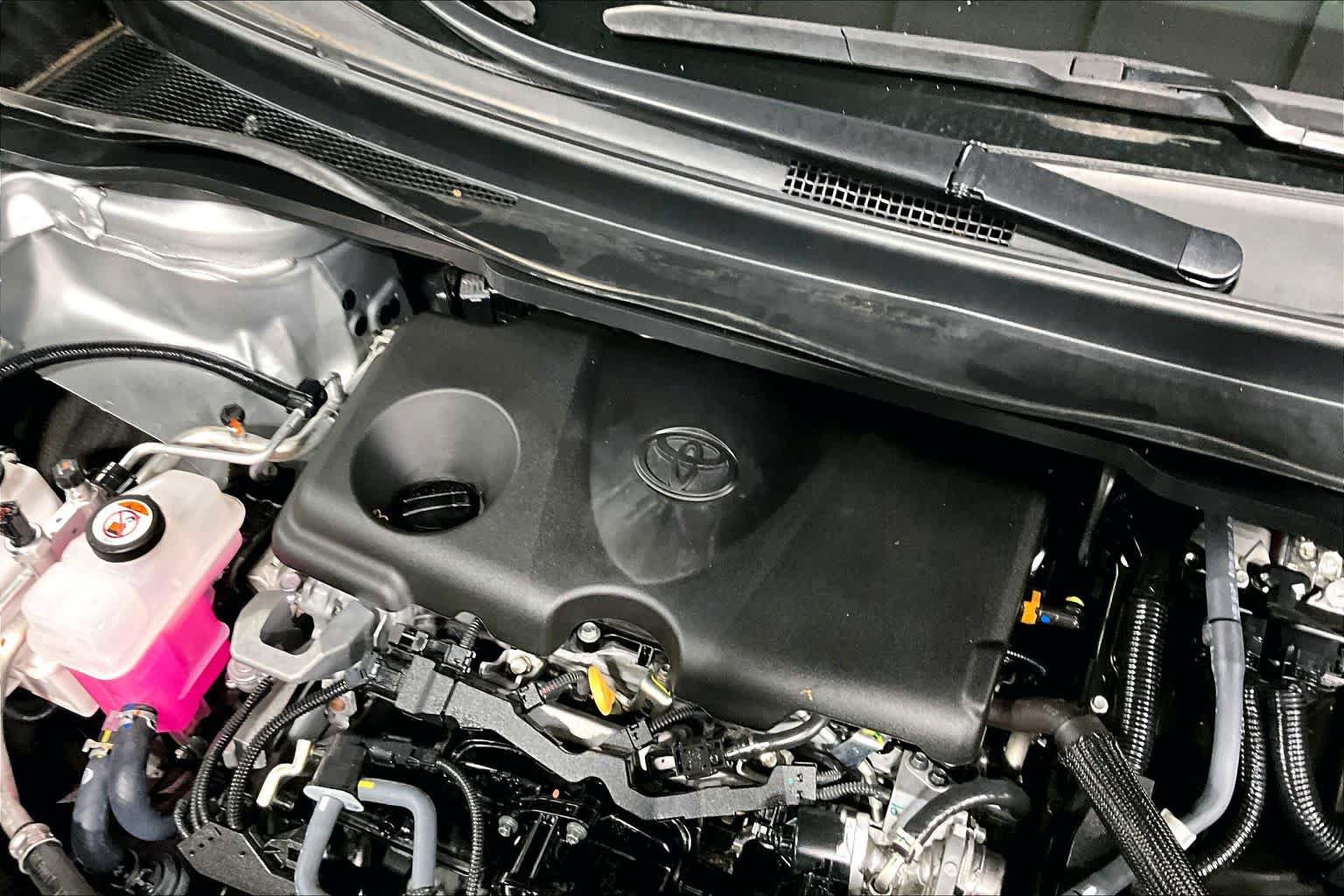 Used 2024 Toyota Sienna XLE FWD image 33