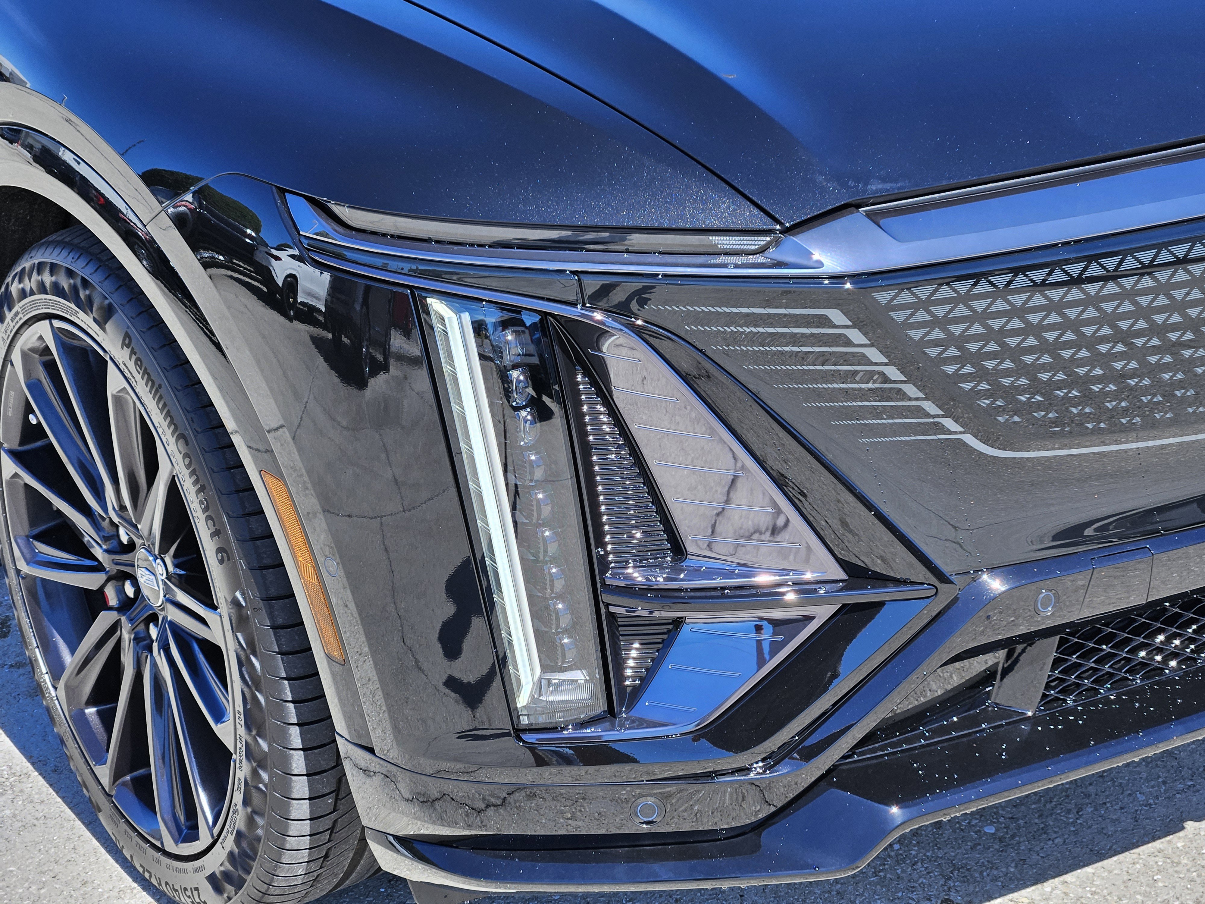 New 2026 Cadillac Lyriq V image 9