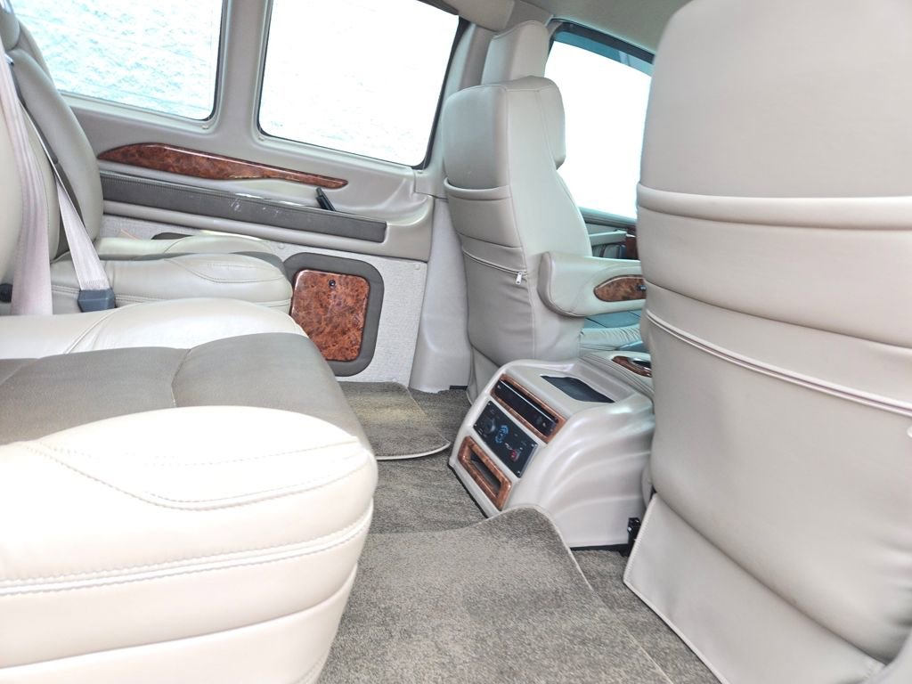 Used 2022 Chevrolet Express 2500 w/ Enhanced Convenience Package image 25