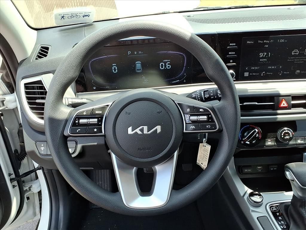 Used 2025 Kia Seltos LX AWD/4WD image 18
