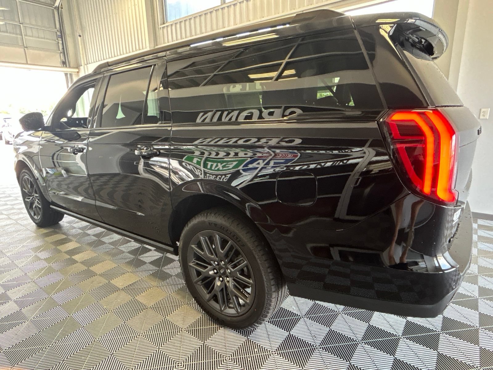 New 2027 Ford Expedition Max Platinum w/ Stealth Appearance Package AWD/4WD image 4