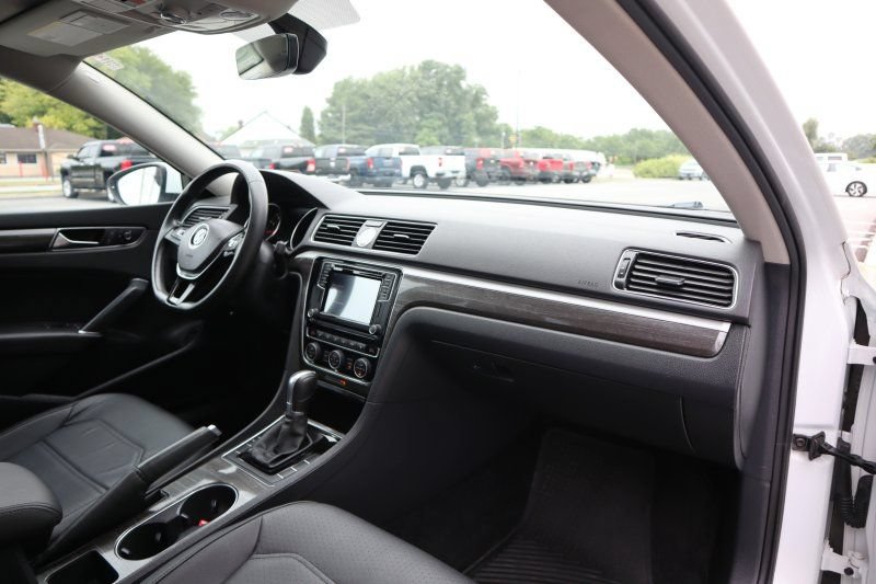Used 2017 Volkswagen Passat 1.8T SE FWD image 22