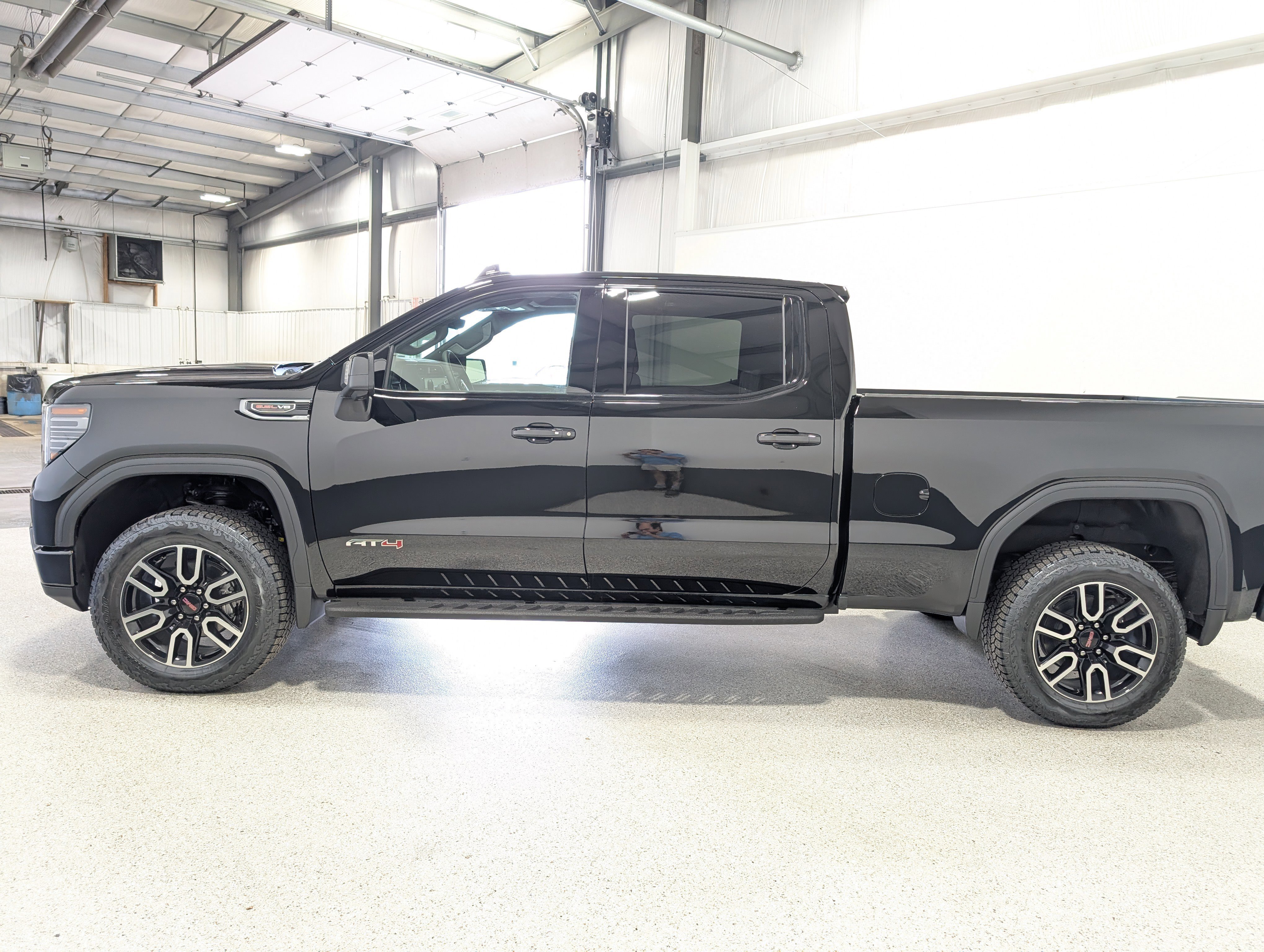 Used 2025 GMC Sierra 1500 AT4 w/ AT4 Premium Package image 6