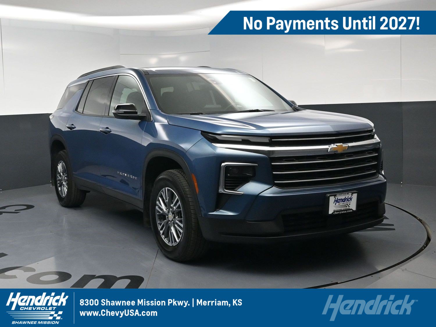 Used 2025 Chevrolet Traverse LT FWD image 1