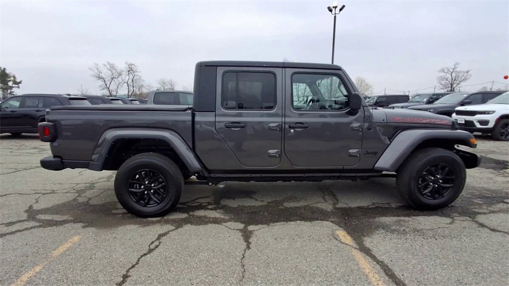 Certified 2022 Jeep Gladiator Sport image 9
