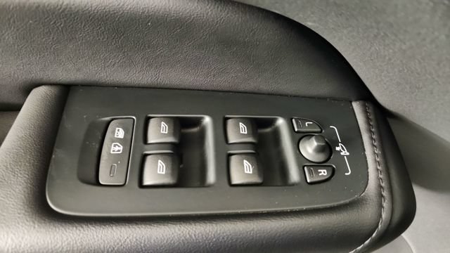 Certified 2023 Volvo XC60 T8 Plus AWD/4WD image 10
