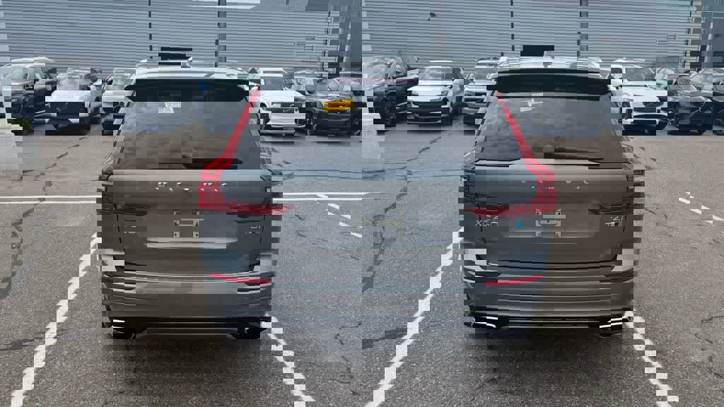 Used 2019 Volvo XC60 T6 R-Design w/ Protection Package Premier image 6