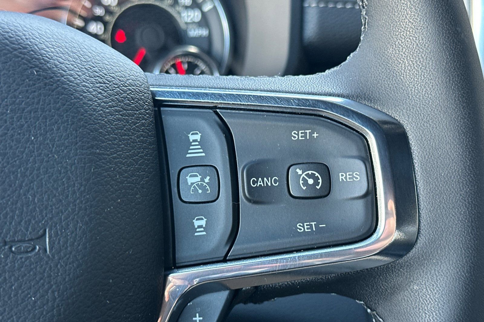 Used 2025 RAM 1500 Laramie AWD/4WD image 38