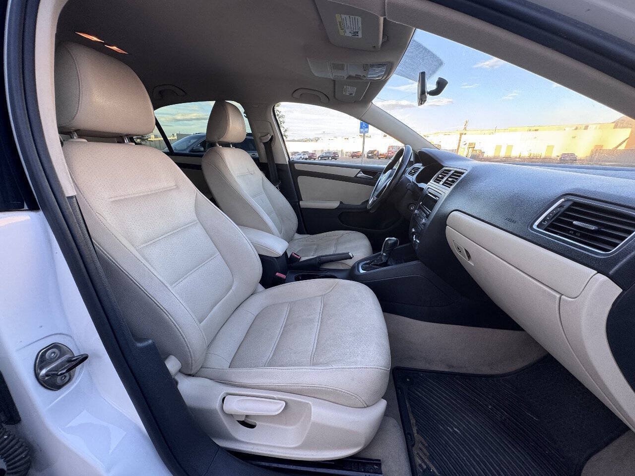 Used 2012 Volkswagen Jetta SE FWD image 11